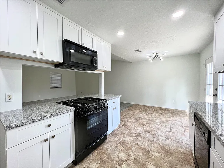 947 Grand Junction Dr — Photo 10