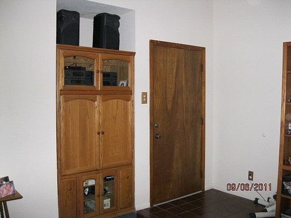 2nd image of 106 W Scott St