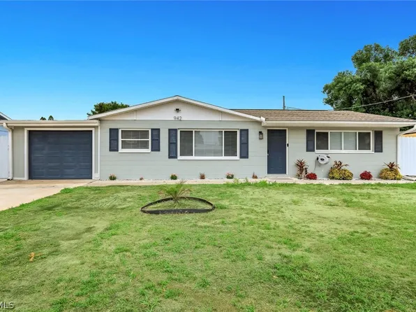 942 Narcissus St, North Fort Myers, FL 33903