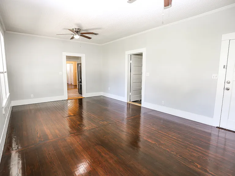 271 S Willow Ave — Photo 22