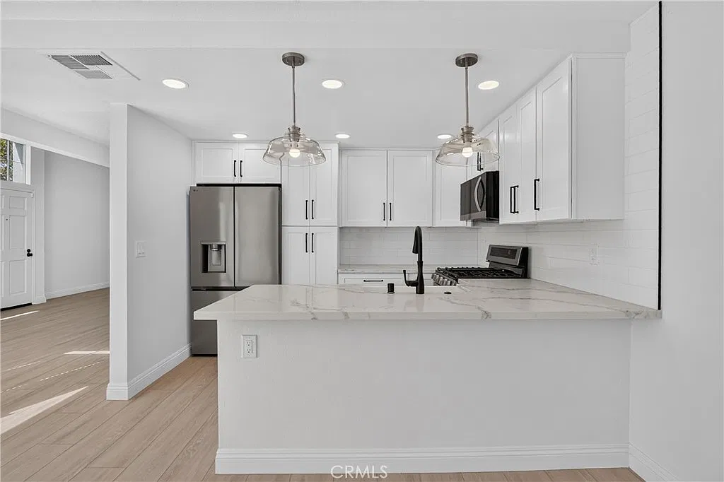 3 bed, 1524 sqft, $5,299 — Photo 4