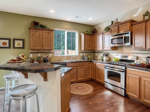3rd image of 5050 40th St NE