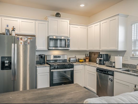 5th image of 1044 Curly Top Ln