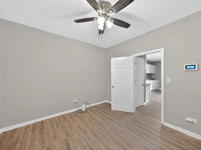 8428 S Escanaba Ave #1 — Photo 12