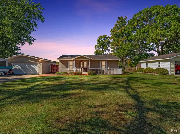 4323 Moonlight Dr, Holly, MI 48442