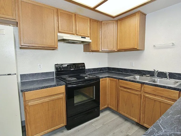 2523 E Spruce St #B — Photo 9