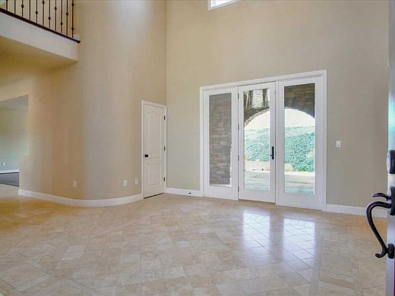 5th image of 411 Mirador Ct