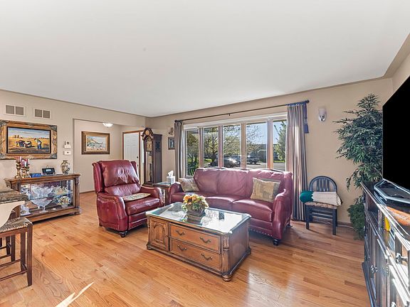 5th image of 17709 Pennsylvania Ct