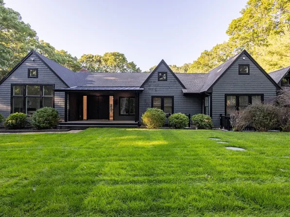 https://photos.zillowstatic.com/fp/ee54c4343efe90323e9aaada388d0aa7-p_e.webp