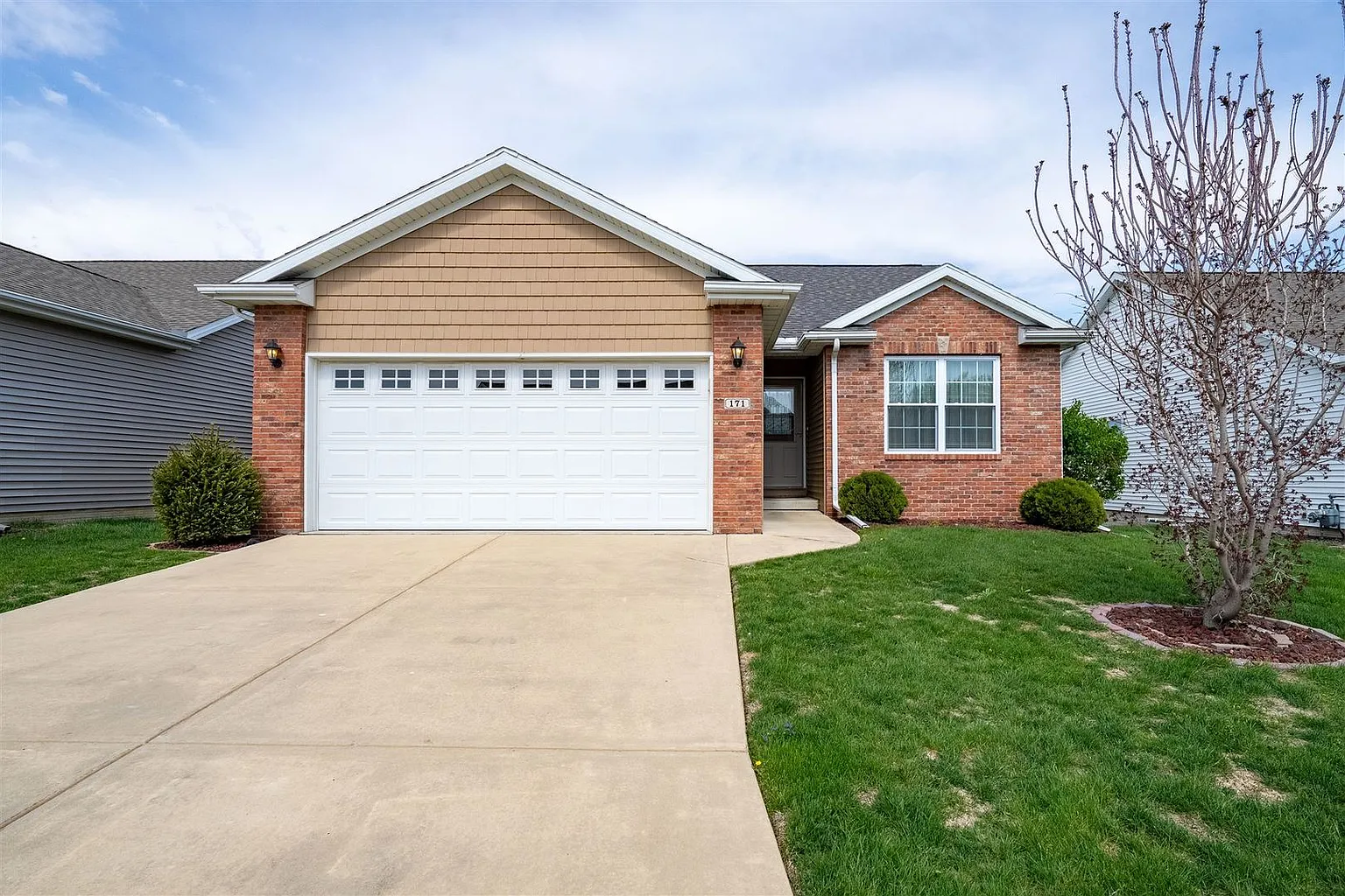 171 Eugene Dr photo 1