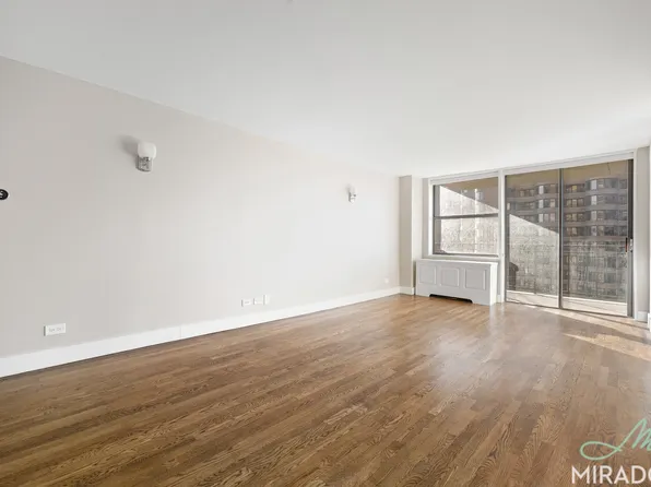 330 East 39th Street image 5 of 21