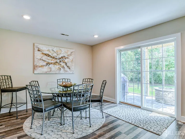 1529 Paxton Ln — Photo 22