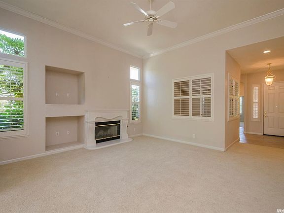 5th image of 2621 Burnaby Way