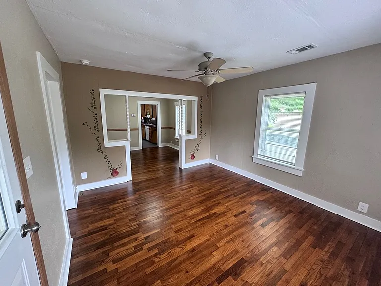 125 Plain St — Photo 4