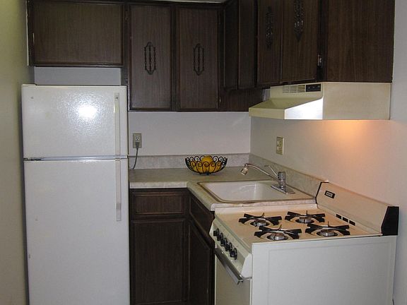 3rd image of 2515 N Oakland Ave #202