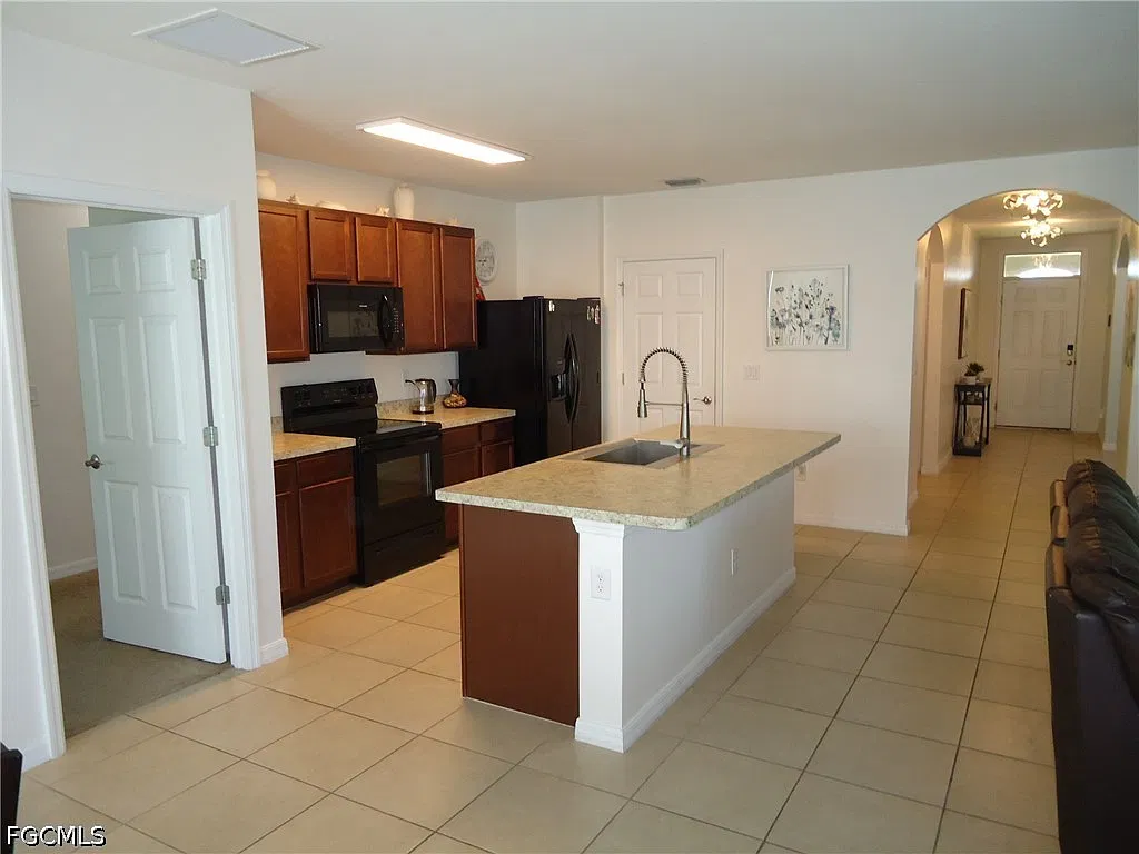 3 bed, 2.0 bath, 1700 sqft, $3,450 — Photo 4