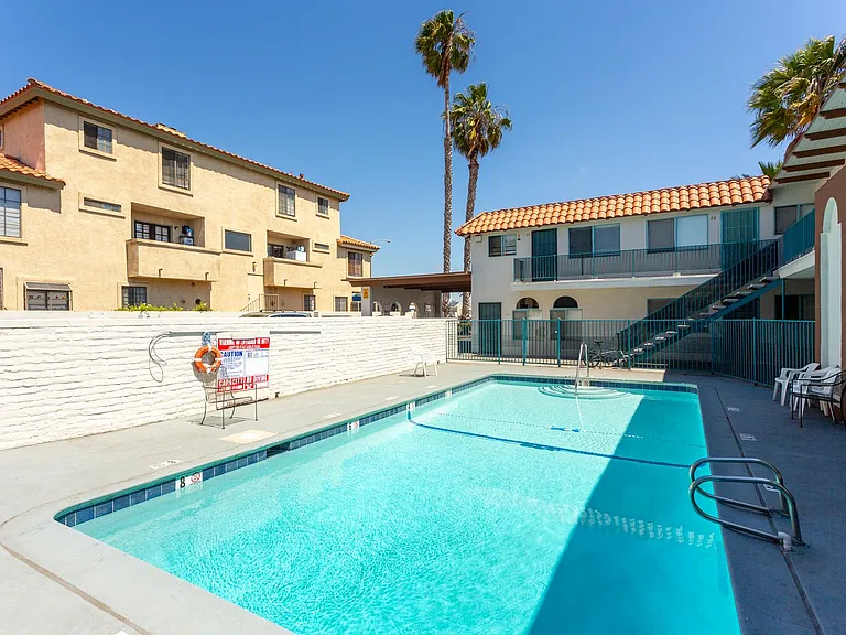 Paloma Apartments — Photo 16