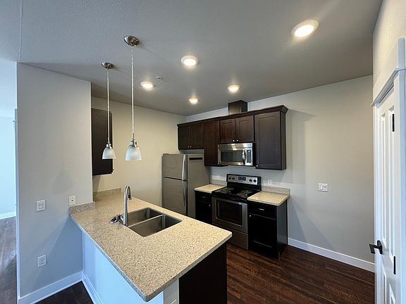 4th image of 223 N J St APT 406