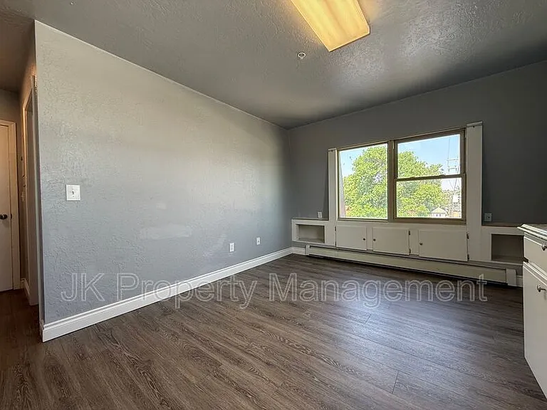 809 15th St #301 — Photo 5