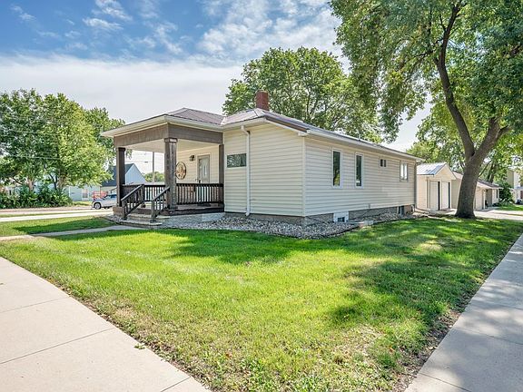 3rd image of 809 15th St