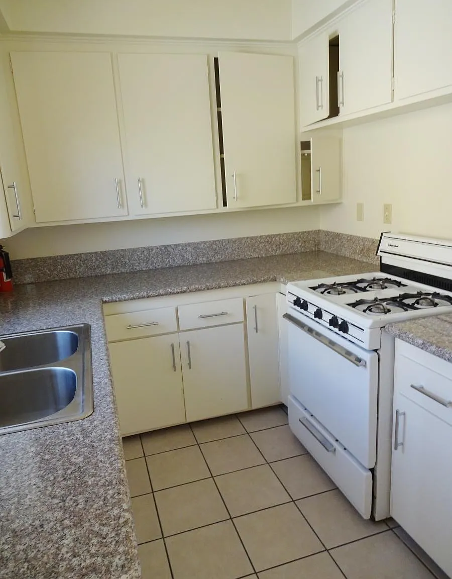 2 bed, 1100 sqft, $2,700 — Photo 2