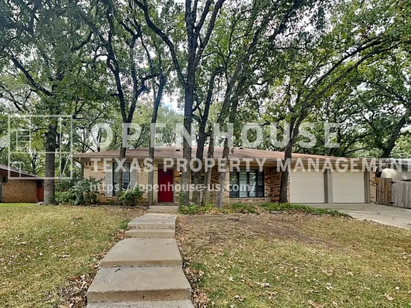 305 Bremen Dr, Hurst, TX 76054