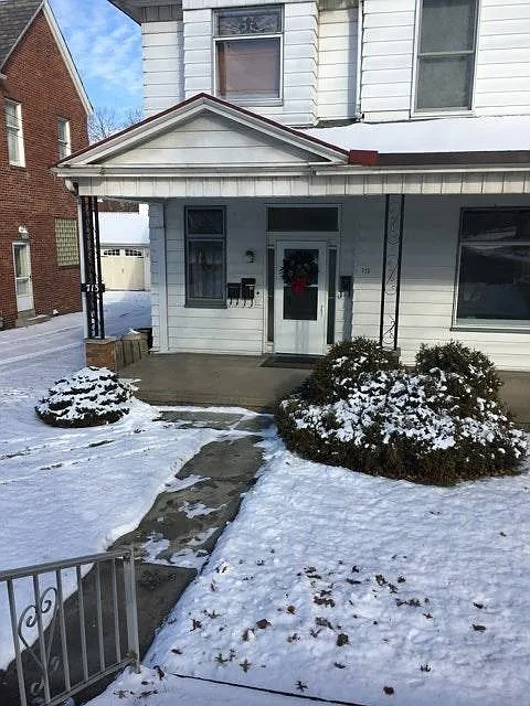 713 Bank St #2 photo 1