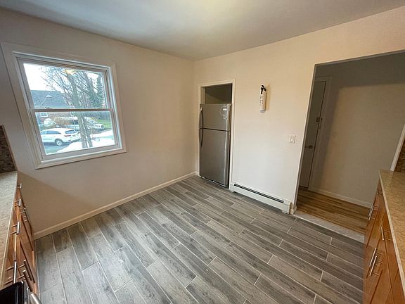 2nd image of 16 Dudley Pl APT 2
