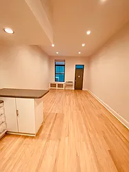 Rented by Metropolis Real Estate of Manhattan