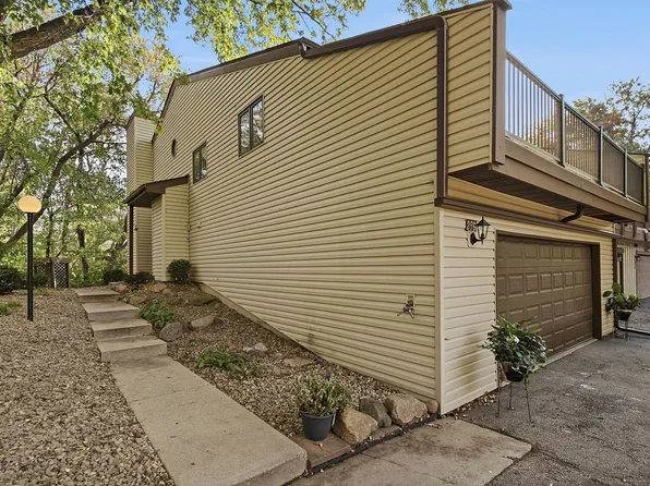 289 River Woods Ln, Burnsville, MN 55337