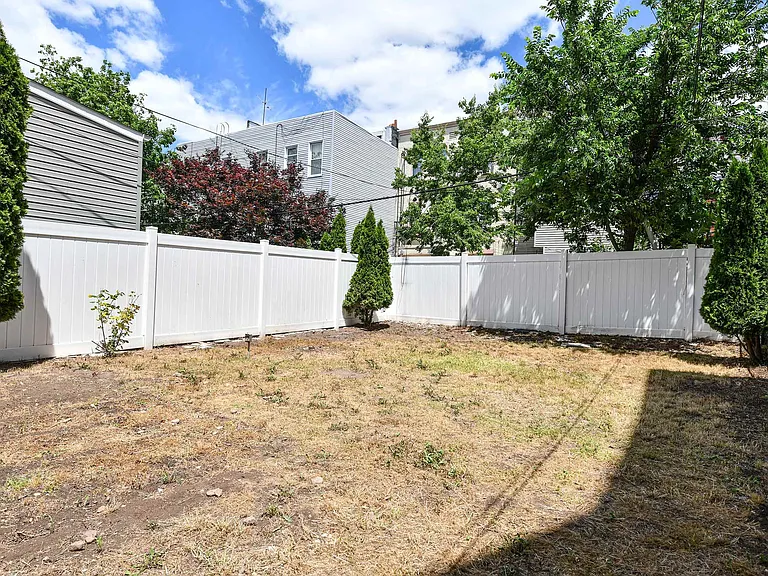26 Charles St #1 — Photo 31