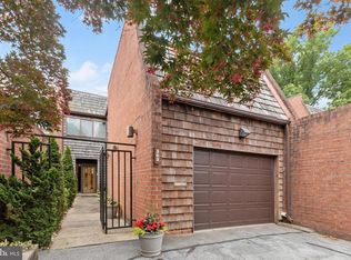303 Old Crossing Dr, Baltimore, MD 21208