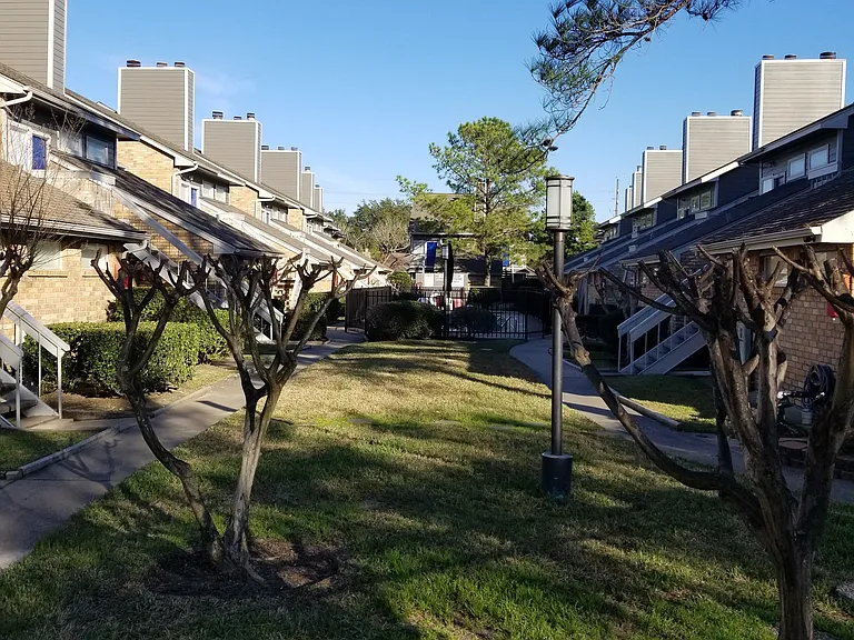 Willow Run Townhomes — Photo 22