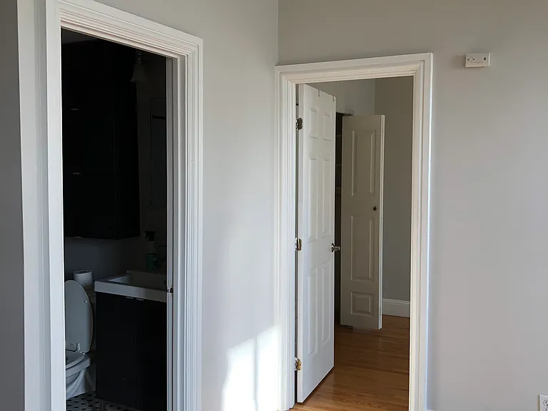 Additional photos showcasing the apartment's layout and flow.