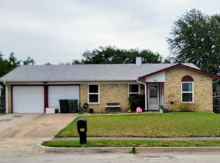 725 Thomas Chapel Dr, Arlington, TX 76014