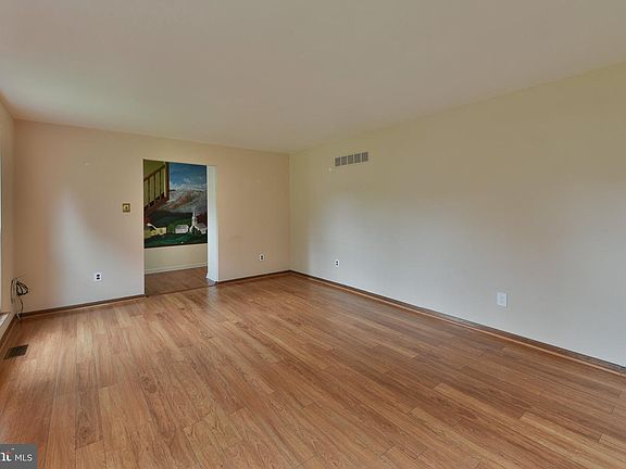 5th image of 773 Holly Cir