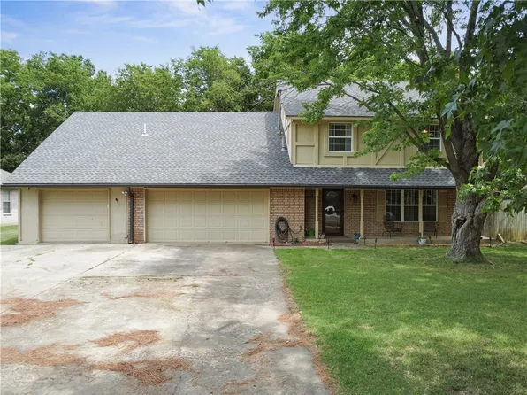 2608 Parkwood Dr, Claremore, OK 74017