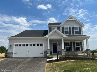 2 Long Bend Dr, Carlisle, PA 17015