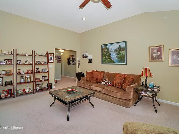 4th image of 44 Rose Ln