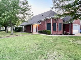 8183 Cross Point Dr, Olive Branch, MS 38654