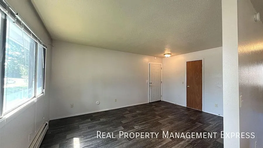 2 Bed 1 Bath Apartment — Photo 4