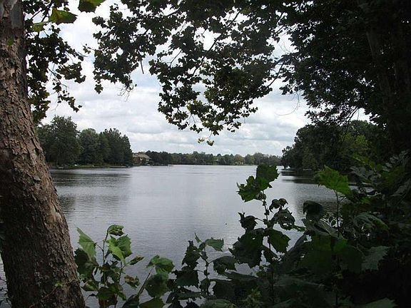 3rd image of 2029 Lakeside Dr