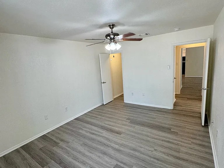 4041 Evergreen St — Photo 8