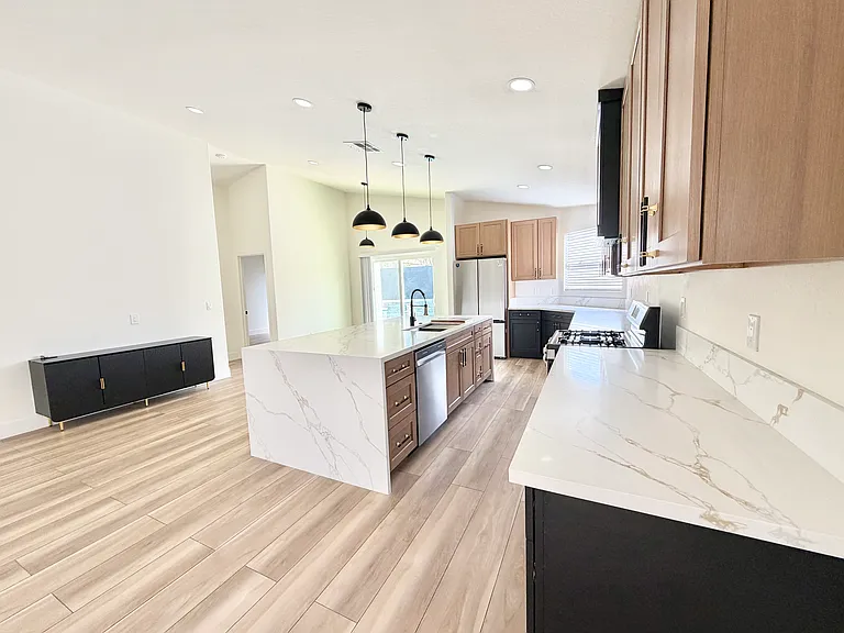 8221 Grassy Point Cir — Photo 7