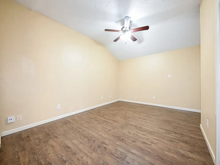 529 Horse Shoe Bnd — Photo 10