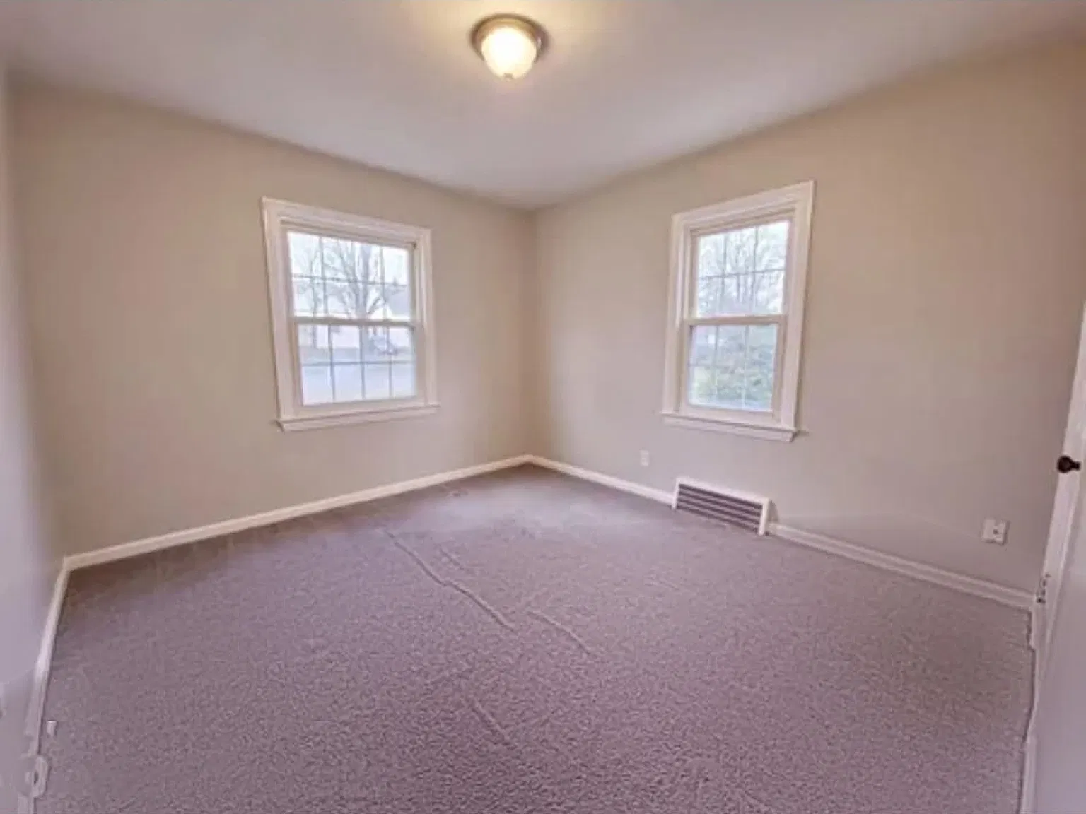 3 bed, 1.5 bath, 1182 sqft, $2,000 — Photo 3