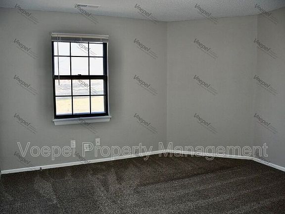 4th image of 408 NE Highland Ln