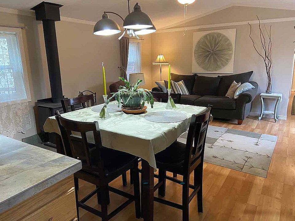 Home w/elegant neutral color