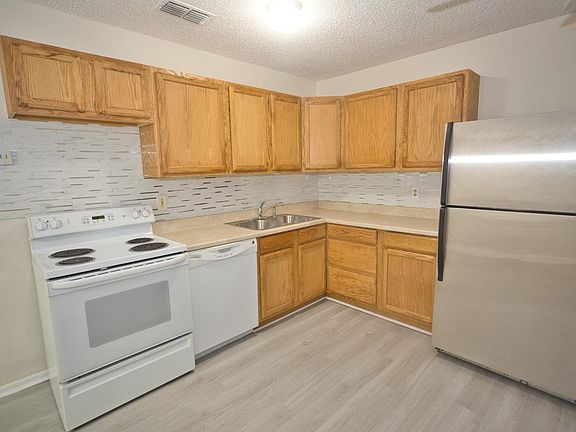 5th image of 311 1/2 Brown St