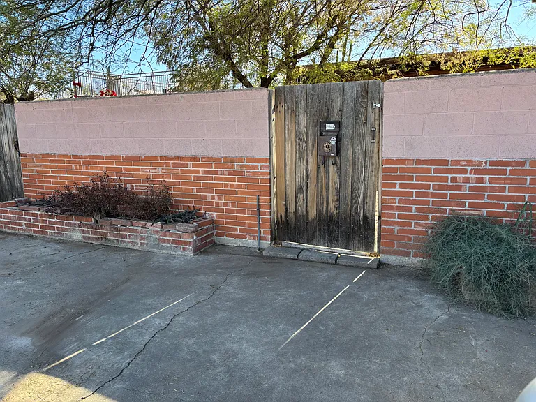 312 N Campbell Ave — Photo 6